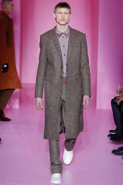 Look 15